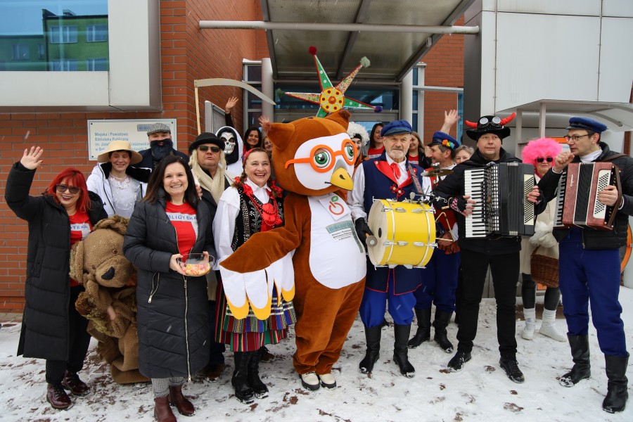Korowód ostatkowy z wizytą w bibliotece